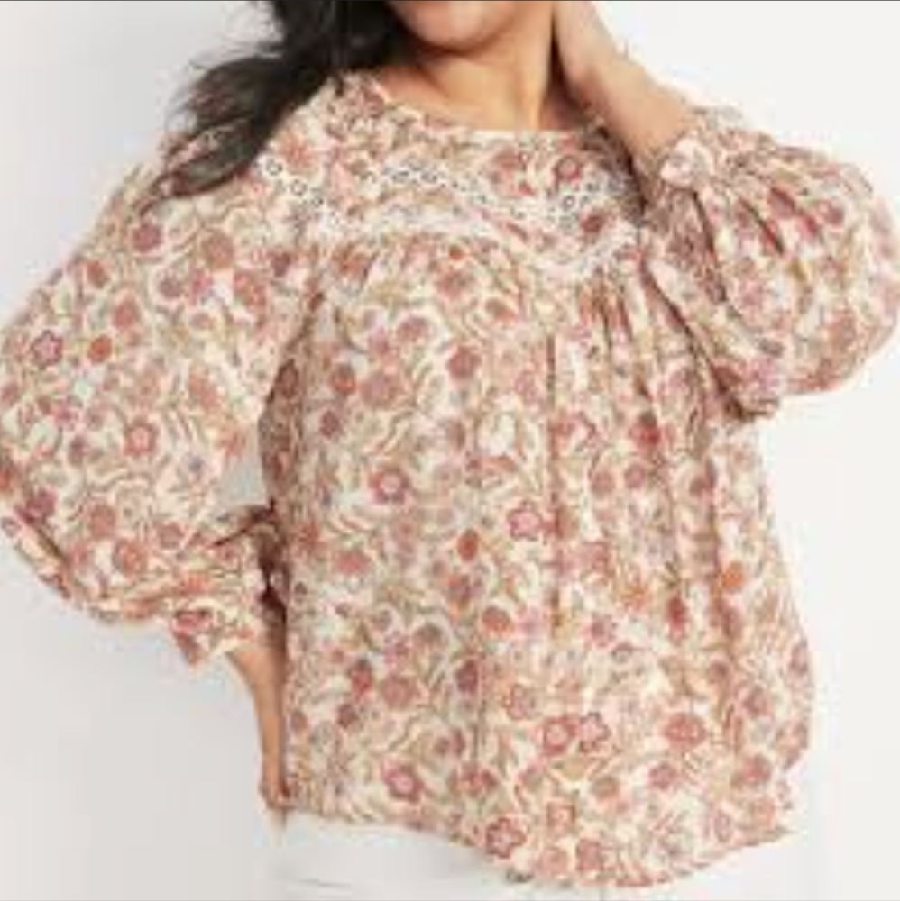 Old navy peasant top. Brand new with tag.